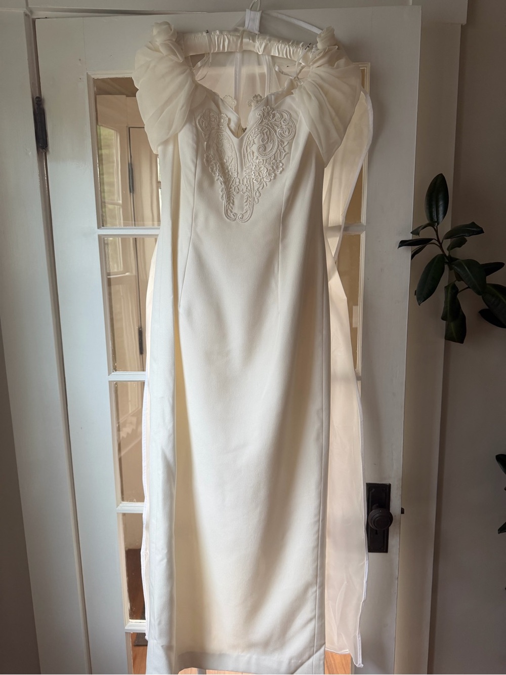 Vintage Off-Shoulder Ivory Bridal Gown with Draped Bow Back - Picture 9 of 16